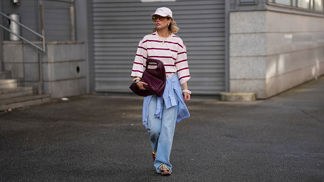 „Pyžamové“ basic triko, které pozvedne podzimní outfit? Pruhované s dlouhým rukávem. Letos se ale nosí jinak 